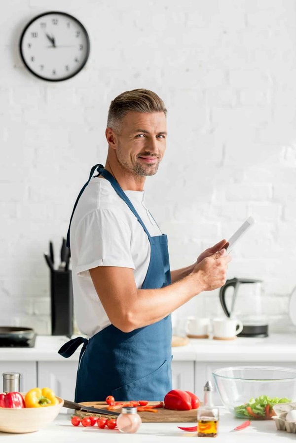 Les critères à considérer avant d'acheter un tablier de cuisine pour homme